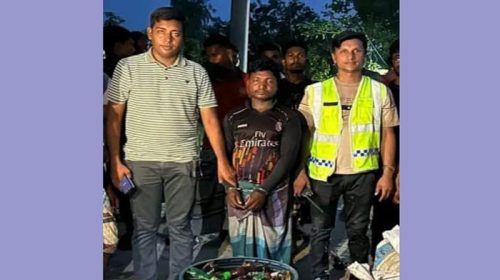 নিয়ামতপুরে ২০০ লিটার চোলাই মদসহ মাদক কারবারি গ্রেপ্তার