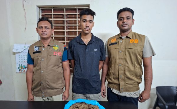 নগরীতে পুলিশের মাদকবিরোধী অভিযানে গ্রেপ্তার ১