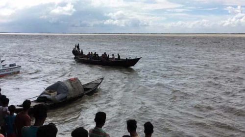 পদ্মায় নৌকাডুবি, বাবা-ছেলে নিখোঁজ