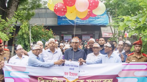 সন্তানদের হাতে প্রয়োজন ছাড়া স্মার্টফোন না দিয়ে বই পড়া ও সৃজনশীল কর্মকাণ্ডে সম্পৃক্ত করতে হবে : বিভাগীয় কমিশনার