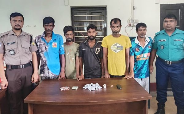 নগরীতে বিশেষ মাদকবিরোধী টিম কর্তৃক ৫ মাদক ব্যবসায়ী গ্রেপ্তার