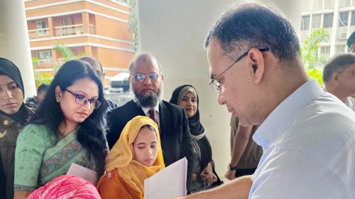প্রতিবন্ধী ৩ ব্যক্তির হাতে নিয়োগপত্র তুলে দিলেন প্রধানমন্ত্রী