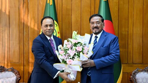 ভারপ্রাপ্ত রাষ্ট্রপতির দায়িত্ব গ্রহণ করায় স্পিকারকে ফুলেল শুভেচ্ছা
