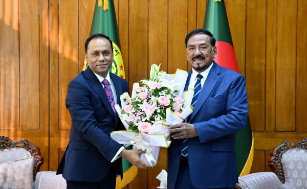 ভারপ্রাপ্ত রাষ্ট্রপতির দায়িত্ব গ্রহণ করায় স্পিকারকে ফুলেল শুভেচ্ছা